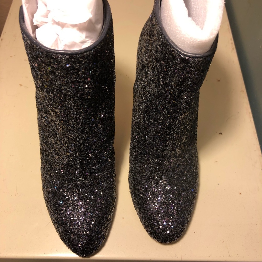 Boots - Picture 4 of 4